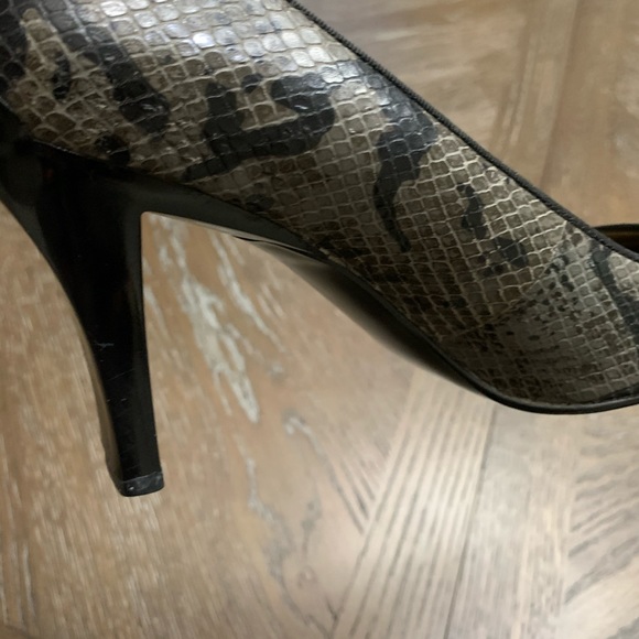 Vintage 90’s Enzo Angiolini gray snakeskin heels - Picture 10 of 15